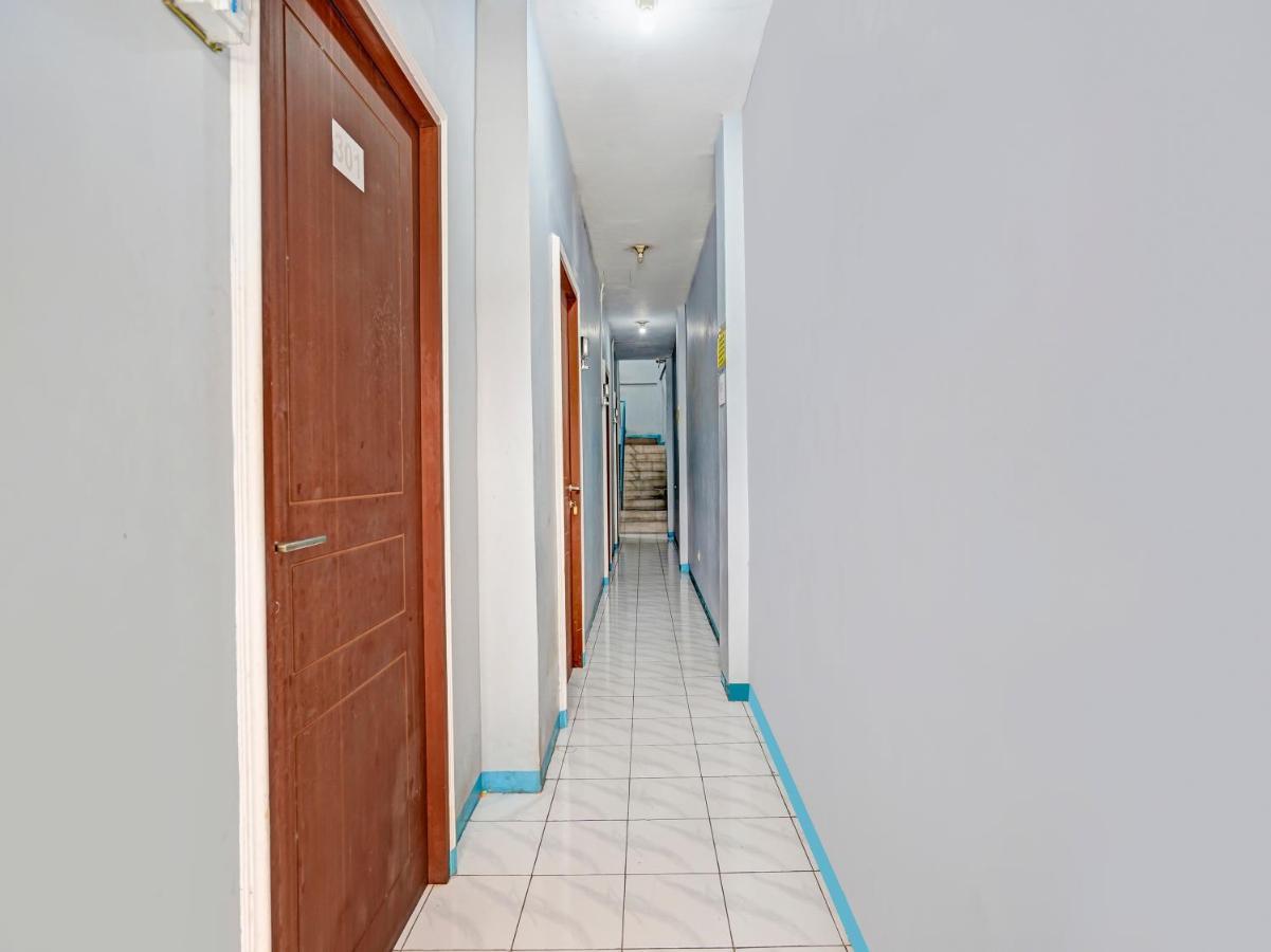 Spot On 90147 Gosepa Ambengan Plaza Hotel Surabaya Exterior photo