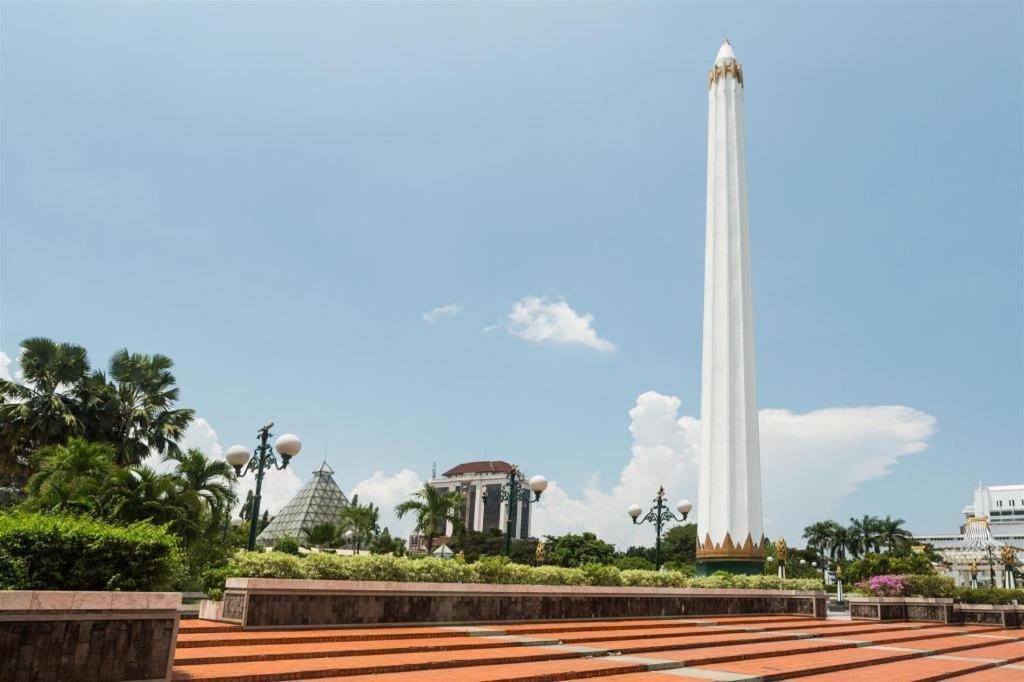 Spot On 90147 Gosepa Ambengan Plaza Hotel Surabaya Exterior photo