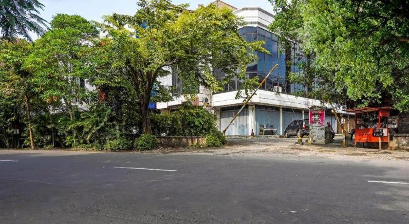 Spot On 90147 Gosepa Ambengan Plaza Hotel Surabaya Exterior photo
